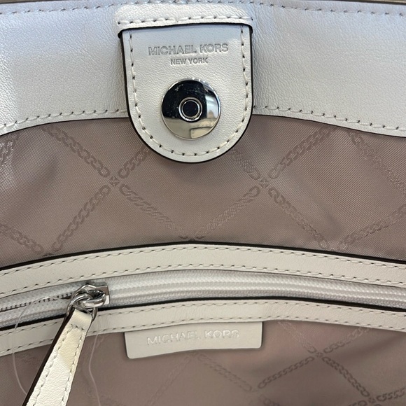 Michael Kors Astor Large Studded Leather
N/S Tote Bag Handbag Optic
NWT - Picture 8 of 16